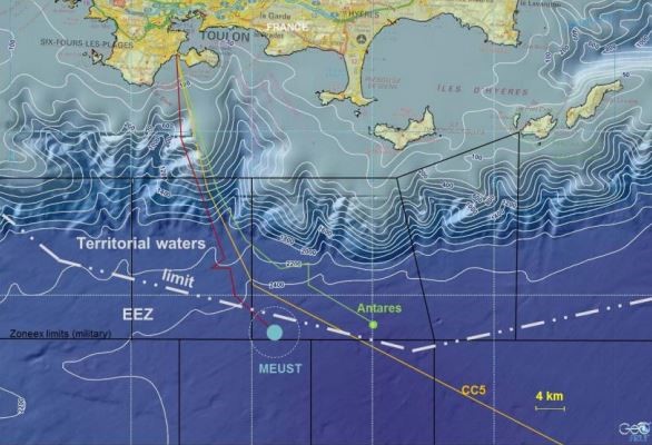 სურათი 3. KM3NeT/ORCA დეტექტორის განლაგება ხმელთაშუა ზღვაში. დეტექტორი შეადგენს ზღვის მეცნიერებების და ტექნოლოგიების ევროპულ ინფრასტრუქტურის MEUST (Mediterranean Eurocentre for Underwater Sciences and Technologies) ძირითად ნაწილს.